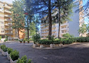 Edificio all\'aperto - Four-room apartment Viale delle Mimose
 
10, Napoli - photo 4