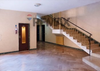 Scale - Four-room apartment Viale delle Mimose
 
10, Napoli - photo 6