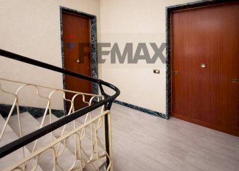 Hall / corridoio - Four-room apartment Viale delle Mimose
 
10, Napoli - photo 7