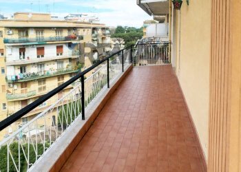 Balcone - Four-room apartment Viale delle Mimose
 
10, Napoli - photo 16