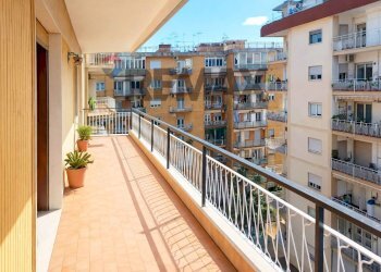 Balcone - Four-room apartment Viale delle Mimose
 
10, Napoli - photo 18