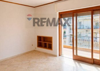 Stanza vuota - Four-room apartment Viale delle Mimose
 
10, Napoli - photo 20