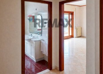 Hall / corridoio - Four-room apartment Viale delle Mimose
 
10, Napoli - photo 22