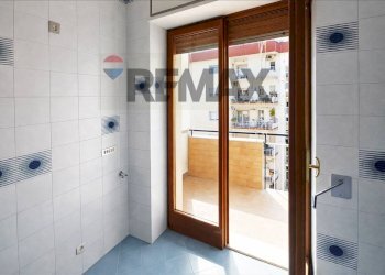 Bagno - Four-room apartment Viale delle Mimose
 
10, Napoli - photo 26