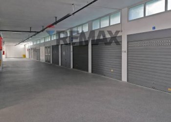 Parcheggio - Four-room apartment Viale delle Mimose
 
10, Napoli - photo 28