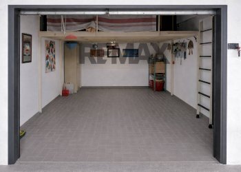 Parcheggio - Four-room apartment Viale delle Mimose
 
10, Napoli - photo 29