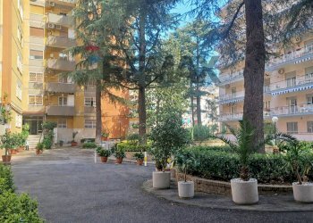 Edificio all\'aperto - Four-room apartment Viale delle Mimose
 
10, Napoli - photo 32