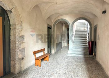 Hall / corridoio - Trilocale Riva di Solto - foto 17