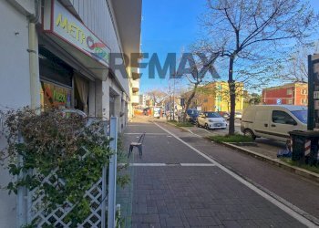 Edificio all\'aperto - Attività Commerciale Viale Gabriele D'annunzio
 
263/5, Pescara - foto 2