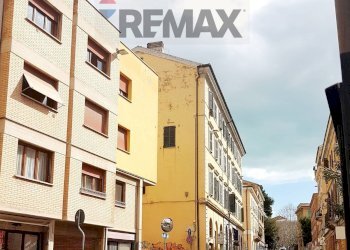 Edificio all\'aperto - Negozio Ancona - foto 3