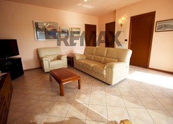 Soggiorno - Three-room apartment VIA PALMANOVA
 
16, Bonate Sopra - photo 8