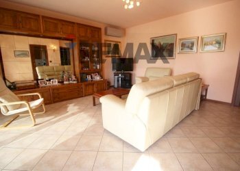 Soggiorno - Three-room apartment VIA PALMANOVA
 
16, Bonate Sopra - photo 10