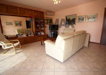 Soggiorno - Three-room apartment VIA PALMANOVA
 
16, Bonate Sopra - photo 11