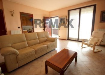 Soggiorno - Three-room apartment VIA PALMANOVA
 
16, Bonate Sopra - photo 13