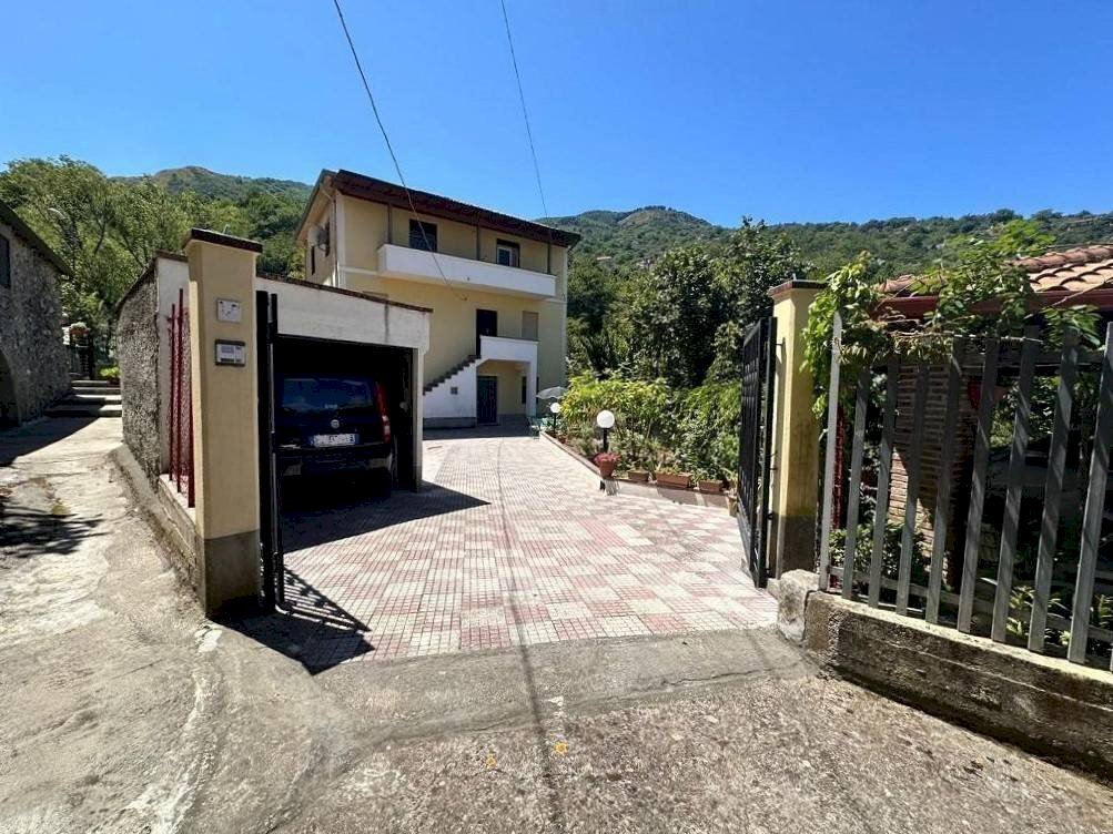Foto 1 - Villa Contrada Fiumara
 
40, Tortorici - foto 1