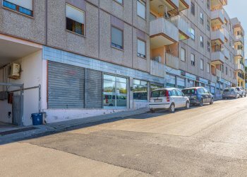 Edificio all\'aperto - Commercial Premises Via Florinas
 
12, Sassari - photo 3
