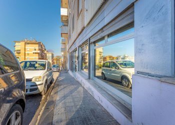 Edificio all\'aperto - Commercial Premises Via Florinas
 
12, Sassari - photo 4