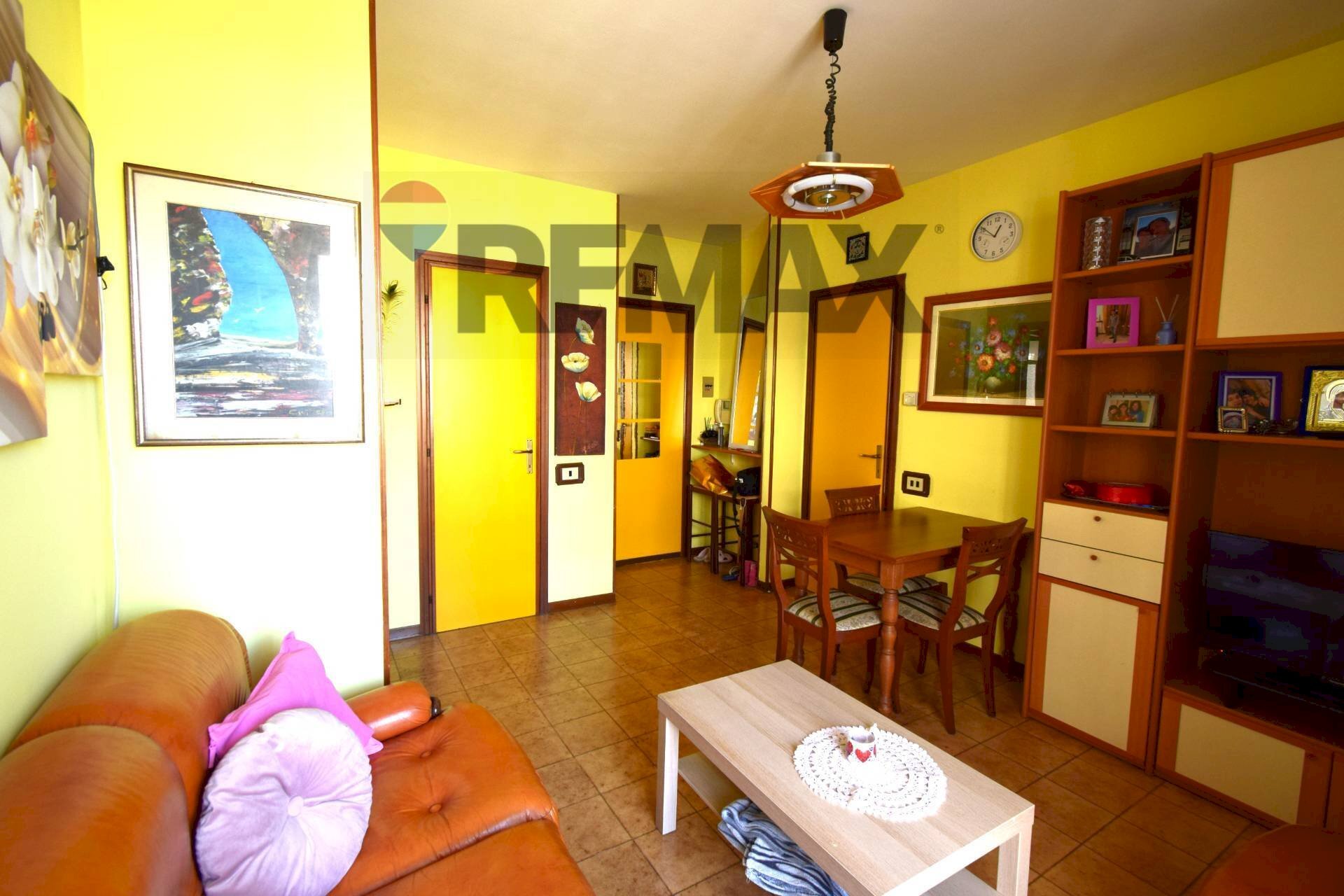 Sala da pranzo - Bilocale Via Rosa Romeo
 
1, Sala Baganza - foto 1