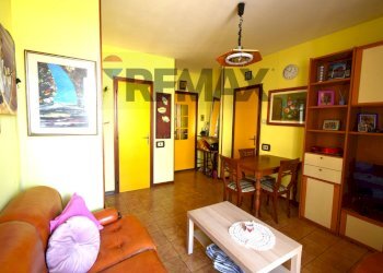 Sala da pranzo - Bilocale Via Rosa Romeo
 
1, Sala Baganza - foto 1