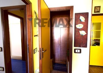 Hall / corridoio - Bilocale Via Rosa Romeo
 
1, Sala Baganza - foto 7