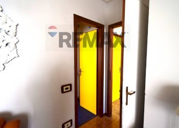 Hall / corridoio - Bilocale Via Rosa Romeo
 
1, Sala Baganza - foto 14