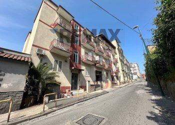 Edificio all\'aperto - Trilocale Via Vecchia San Rocco
 
35, Napoli - foto 1