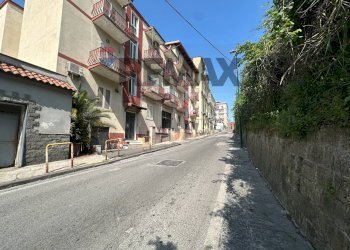 Edificio all\'aperto - Trilocale Via Vecchia San Rocco
 
35, Napoli - foto 2