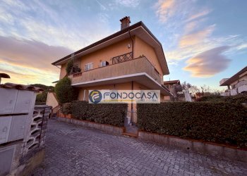 Foto 2 - Villa a Schiera via pietro pellegrini
 
13, Massa - foto 2