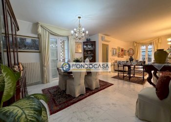 sala da pranzo - Villa a Schiera via pietro pellegrini
 
13, Massa - foto 21