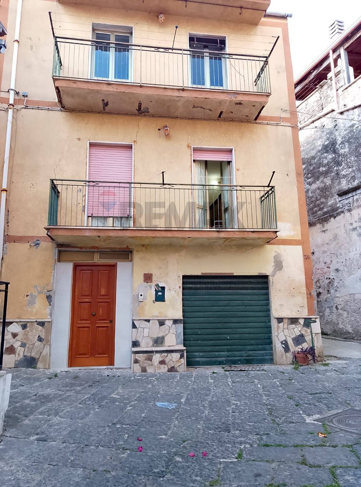 Edificio all\'aperto - Casa indipendente Sessa Aurunca - foto 1