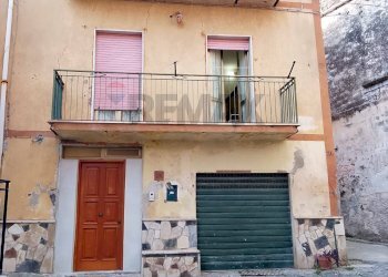 Edificio all\'aperto - Casa indipendente Sessa Aurunca - foto 1