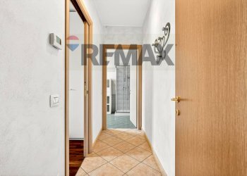 Hall / corridoio - Bilocale Via Parini
 
8, Gerenzano - foto 10