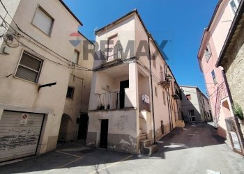 Edificio all\'aperto - Semi-detached house Via Umberto I
 
125-129, Torella del Sannio - photo 4