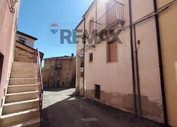 Edificio all\'aperto - Semi-detached house Via Umberto I
 
125-129, Torella del Sannio - photo 5
