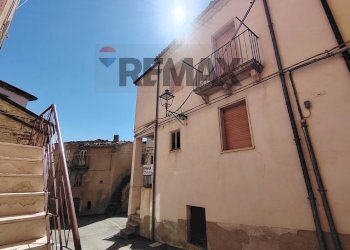 Edificio all\'aperto - Semi-detached house Via Umberto I
 
125-129, Torella del Sannio - photo 6