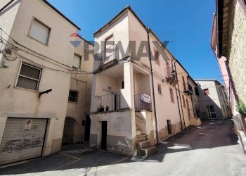 Edificio all\'aperto - Semi-detached house Via Umberto I
 
125-129, Torella del Sannio - photo 8