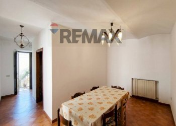 Sala da pranzo - Semi-detached house Via Umberto I
 
125-129, Torella del Sannio - photo 15