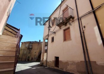 Edificio all\'aperto - Semi-detached house Via Umberto I
 
125-129, Torella del Sannio - photo 31