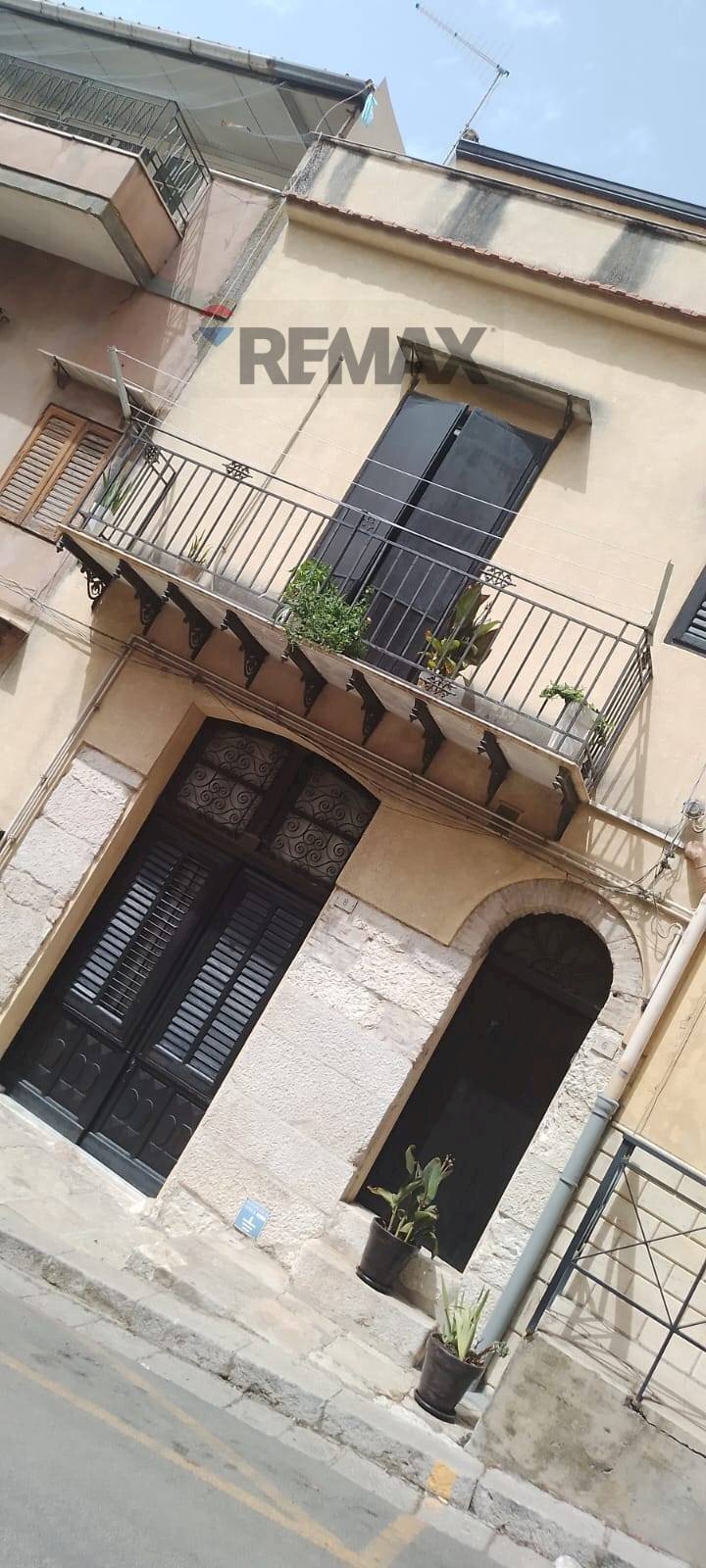 Edificio all\'aperto - Casa indipendente Via Marco MInghetti
 
66-68, San Giuseppe Jato - foto 1