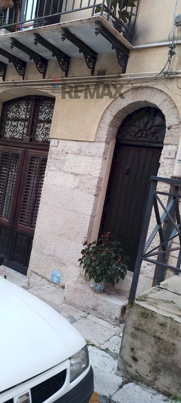 Edificio all\'aperto - Casa indipendente Via Marco MInghetti
 
66-68, San Giuseppe Jato - foto 2