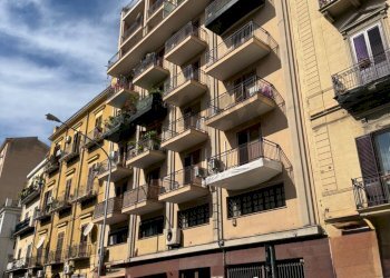 Edificio all\'aperto - Ufficio Via Volturno
 
31, Palermo - foto 1