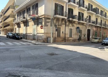 Edificio all\'aperto - Commercial Activity Bitonto
 
95, Giovinazzo - photo 1