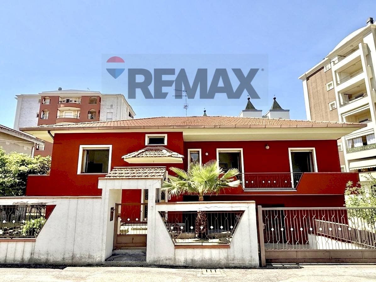 Casa all\'aperto - Villa Via Martiri di Via Fani
 
7, Montesilvano - foto 1