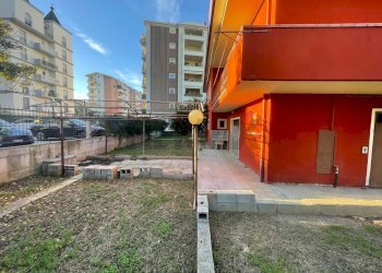 Edificio all\'aperto - Villa Montesilvano - foto 15