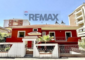 Casa all\'aperto - Villa Via Martiri di Via Fani
 
7, Montesilvano - foto 1