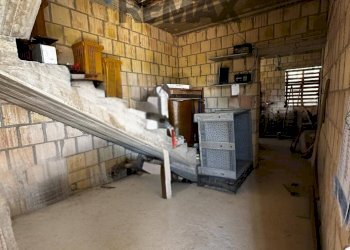 Scala interna - Casa indipendente Città Sant'Angelo - foto 7