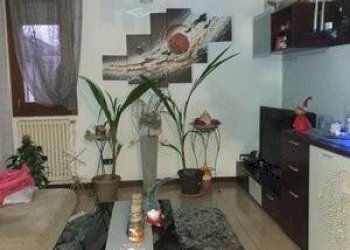 Salone - Four-room apartment via Bologna, Mirandola - photo 1