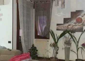 Salone - Four-room apartment via Bologna, Mirandola - photo 2