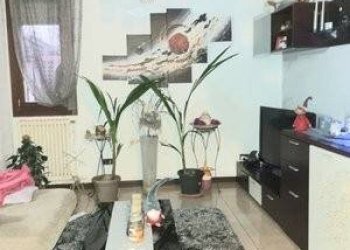 Salone - Four-room apartment via Bologna, Mirandola - photo 5