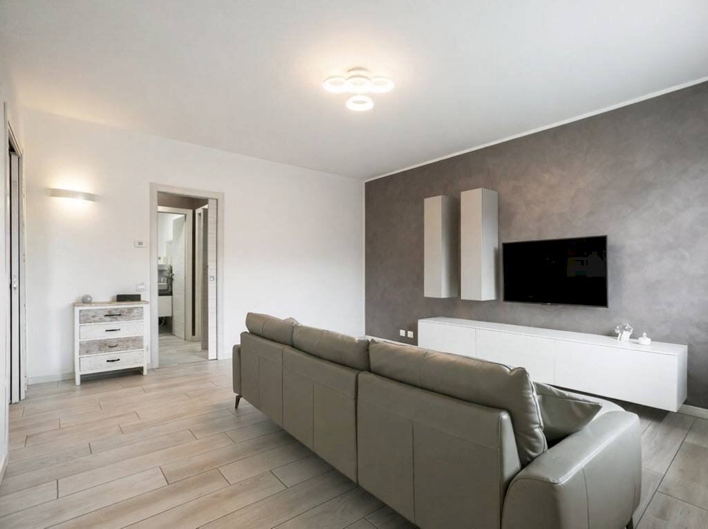 Salone - Trilocale via del Molino, Carobbio degli Angeli - foto 2